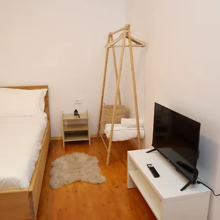 Airport Comfort Nest 1 بيت ضيافة *